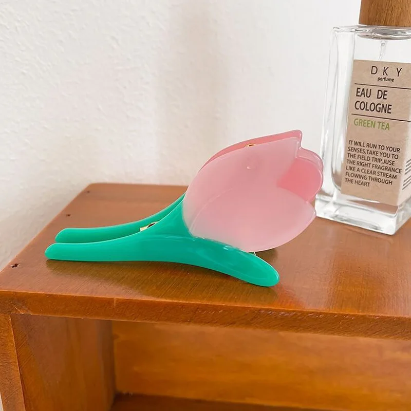 Tulip Hair Claw Clip Detail
