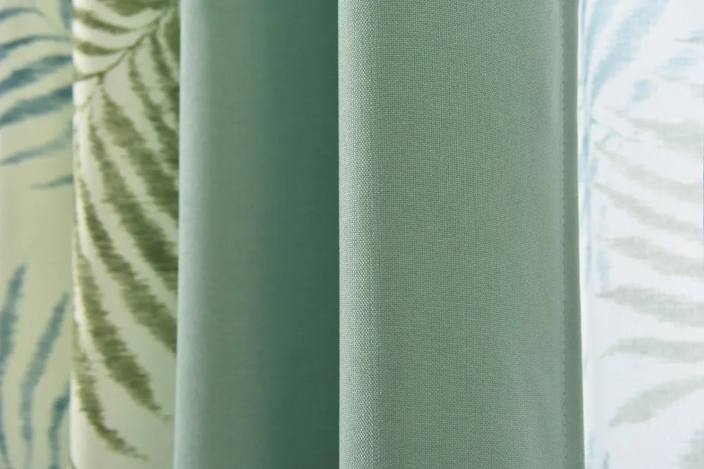 3592509387_1042572061