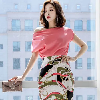 

Spring and summer 2020 cross border new Korean Style Sexy diagonal shoulder top printed skirt two piece suit for women