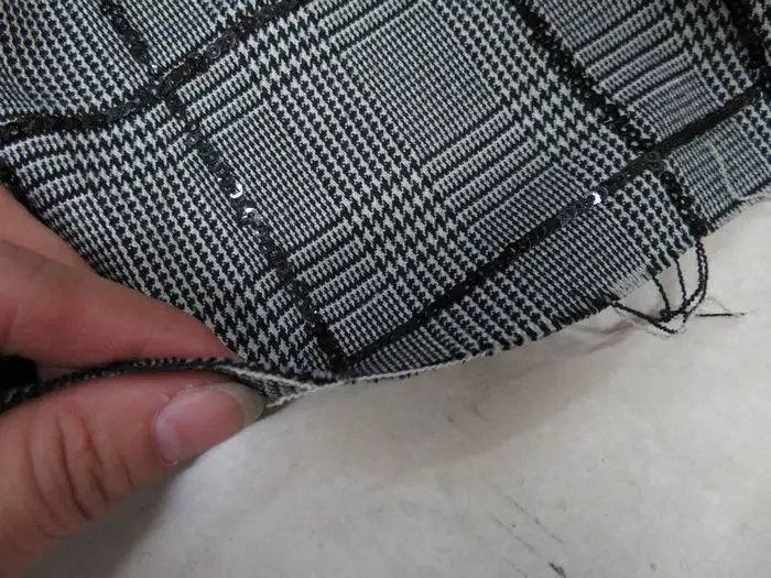 Твидовая ткань черного и серого цвета с пайетками в ширину 59"