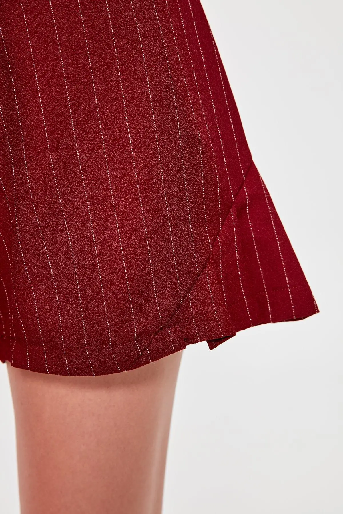 Trendyol бордовые шорты в полоску TWOAW20SR0048