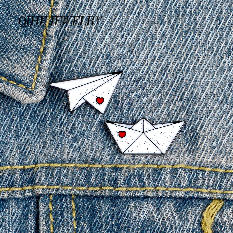 Женская эмалированная брошь в виде летательного аппарата с надписью Love |