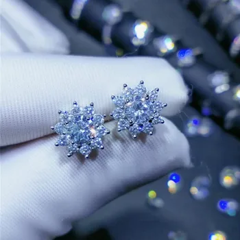 

Geoki Excellent Passed Diamond Test Romantic 0.5ct Moissanite Stud Earrings 925 Silver Perfect Cut White Treasure Stone Earrings