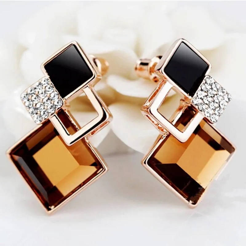 Женские серьги в деловом и дорожном стиле | Украшения аксессуары