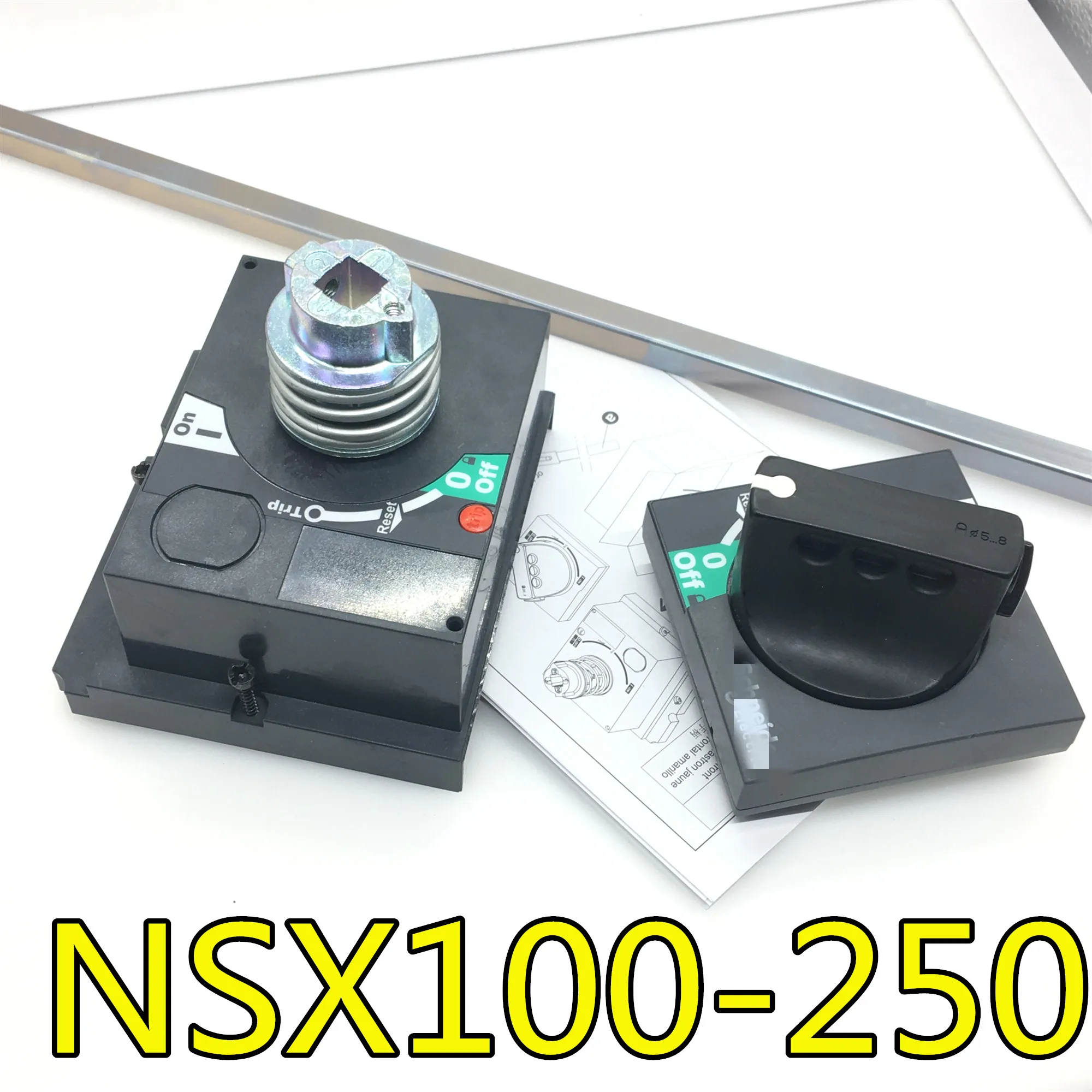 В коробке 1 год гарантии NSX100-250 LV429338