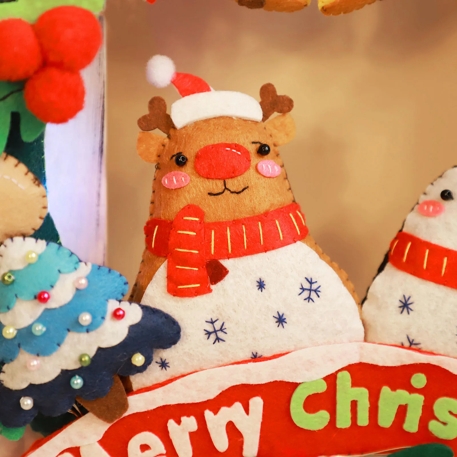 Felt Christmas Decorations Kids' Felt Craft Kits Christmas Sewing Set Starter Kits Non-Woven Handmade DIY Hanging Garland Wreath