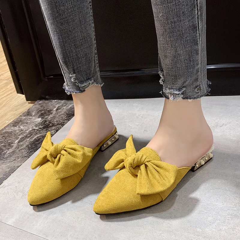 

2020 Summer Yellow Green Bow Flat Mules Femme Sexy Pointed Toe Low Heel Slippers Women Casual Bead Designer Slides Shoes Woman