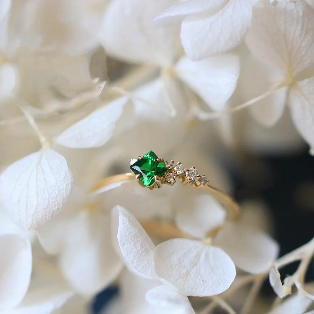 Милое женское маленькое квадратное кольцо с зеленым камнем, модное Кристальное кольцо для помолвки, обручальное кольцо с цирконием для женщин