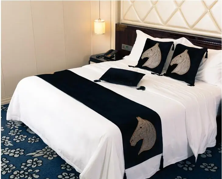 4 hei se Horse Design Bedspreads 45cm Width Bed Runner Luxurious Bed Flag Decorative Bed Cover Polyester Home Hotel Use - Цвет: 4 hei se