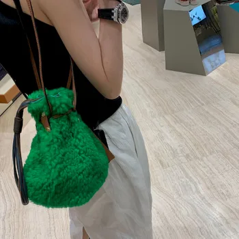 

Round Winter Women Tote Faux Fur Women Handbags Plush Bucket bags Crossbody Bag for Ladies Funny Designer Solid Shoulder Bag