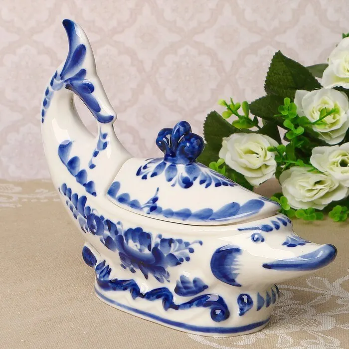 орнаментальная стилистика гжель. народные промыслы гжель икорница. гжель - икорница севрюжка. роспись гжель посуда. вайлдберриз чайный сервиз гжель.