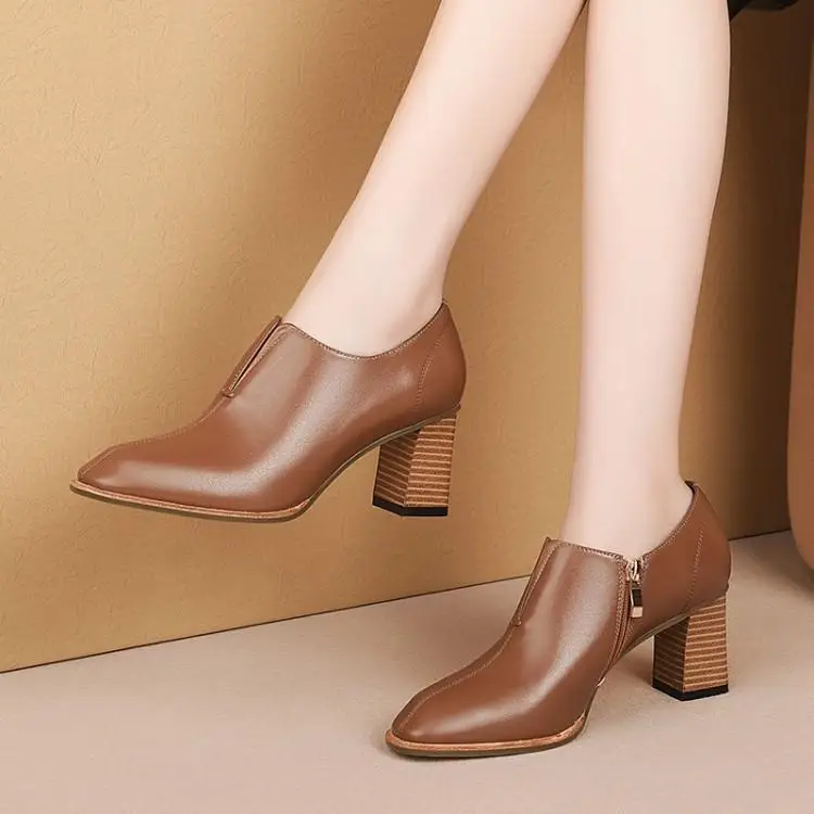

Female thick with autumn small leather shoes shoe heels 2019 black leather shoes single shoes head layer cowhide