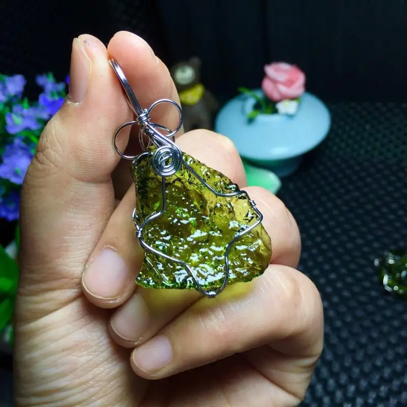 10-20G Filo Di Rame Tessitura Moldavite Verde Meteorite Ceca Impatto Vetro Pietra Grezza Con Collana In Corda Di Cuoio Per Uomo Donna