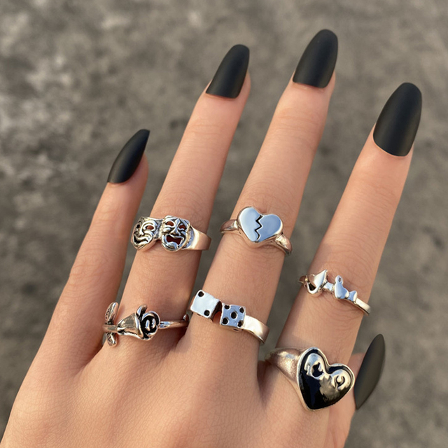 Vintage Rings Set for Women Men Aesthatic Retro Punk Silver Plated Heart Flower Butterfly Chain Finger Ring Jewelry 2022