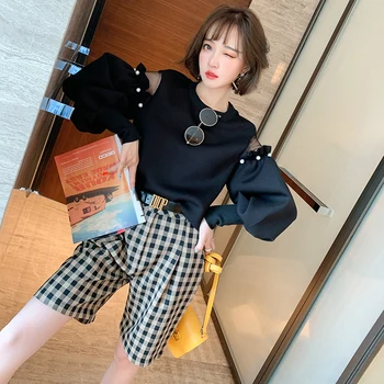 

Fashionable and fashionable stitching mesh beaded lantern sleeve top + plaid shorts suit women's 2020 early autumn new