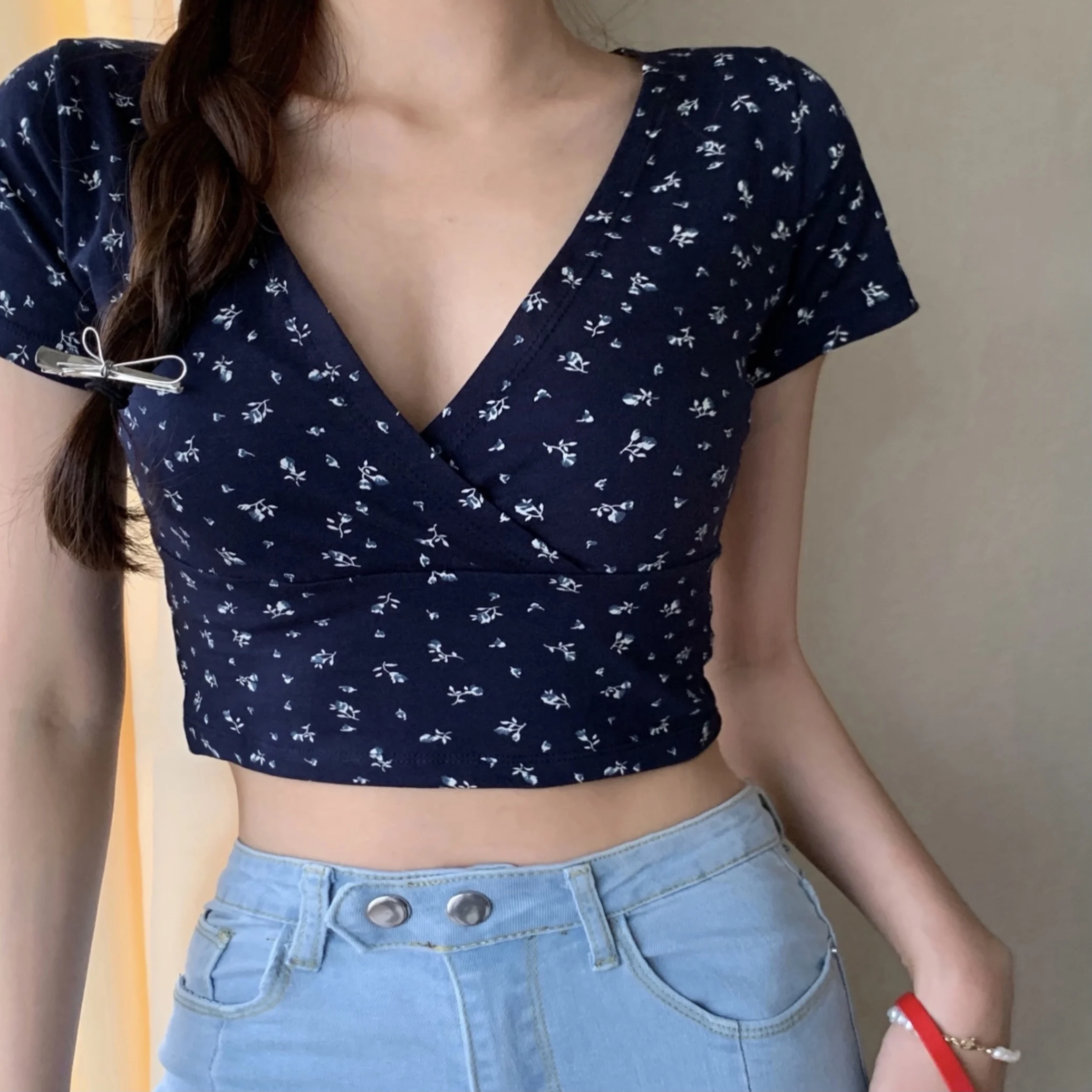 Floral Crop Tee Crossover V neck Short 