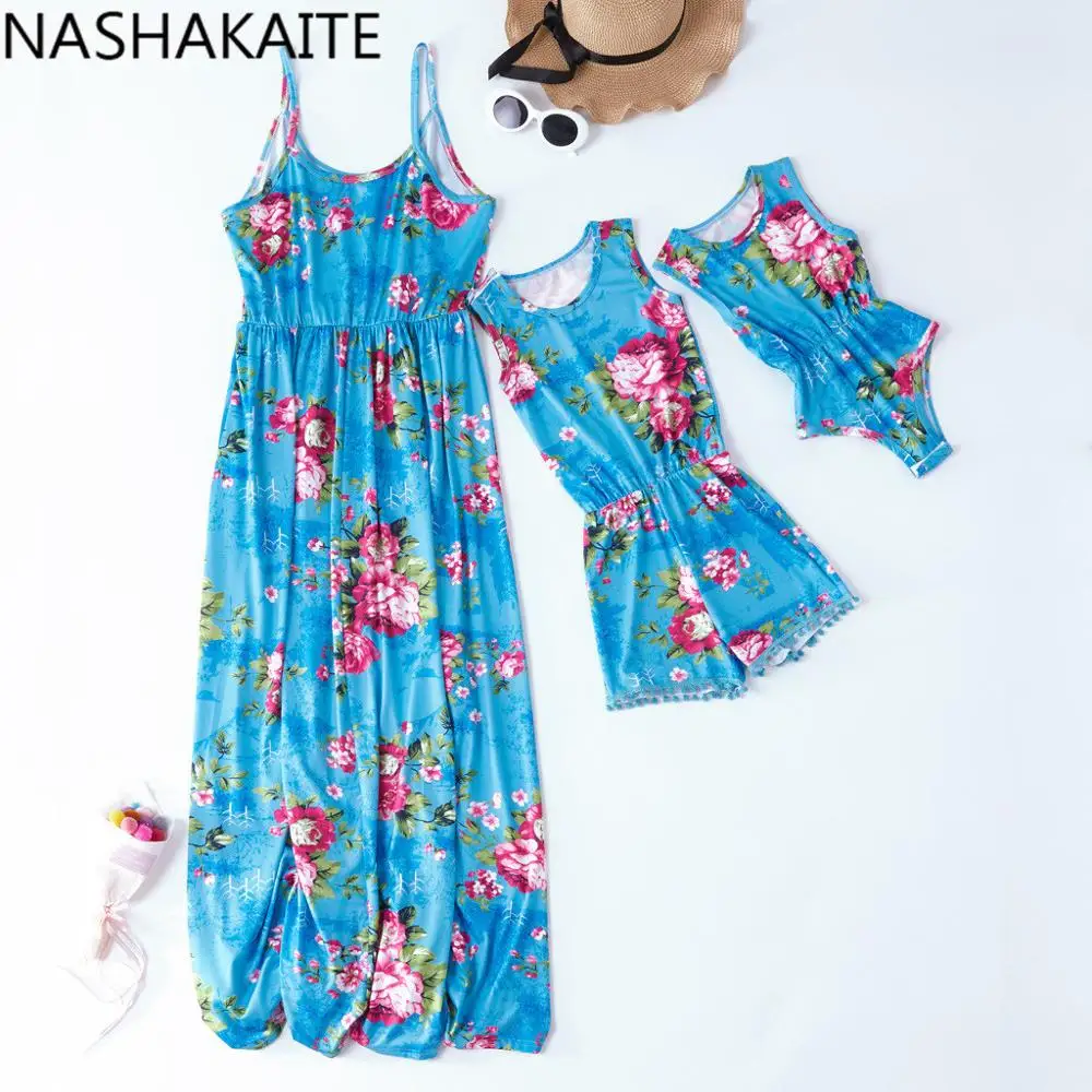 Blue NASHAKAITE/Семейные комплекты; длинное платье на бретелях с цветочным узором; комбинезон для девочек; одежда для мамы и дочки - Цвет: Blue