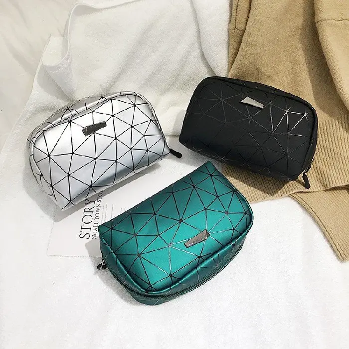 

2019 New Style Pu Bright Surface Cosmetic Bag Geometry Clutch Korean-style Small Skin Care Products Storgage Bag