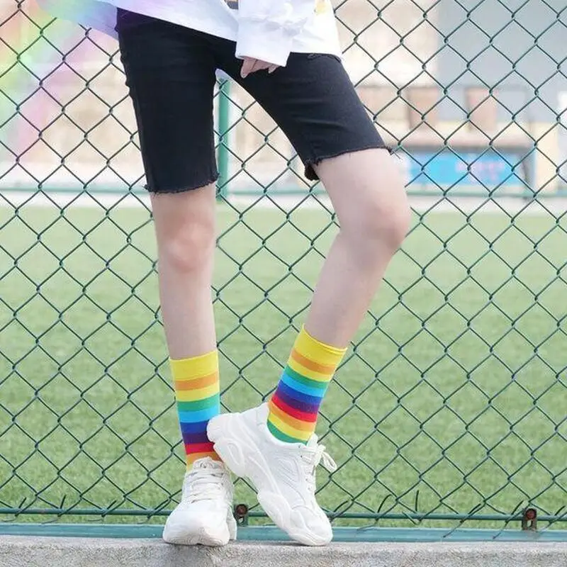 Harajuku/Модные женские носки; корейские женские носки в радужную полоску для девочек; красивые рождественские носки унисекс в стиле хип-хоп для скейтборда