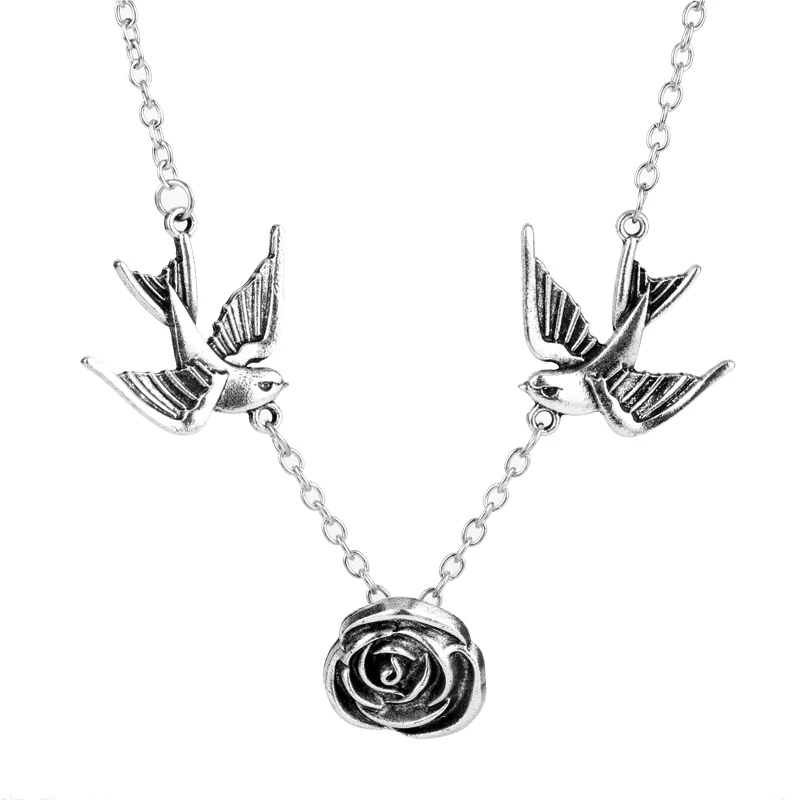 Ожерелье с подвеской в виде цветка розы серебряного цвета | Украшения и