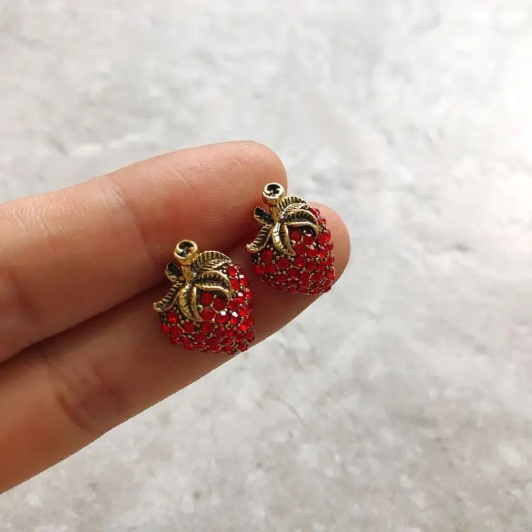 Vintage Strawberry Earrings Female Personality Fashion Baroque Stud Earrings