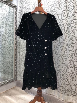 

2020 autumn and winter new women's V-neck diamond-studded side buckle decoration ruffled short-sleeved velvet dress 910