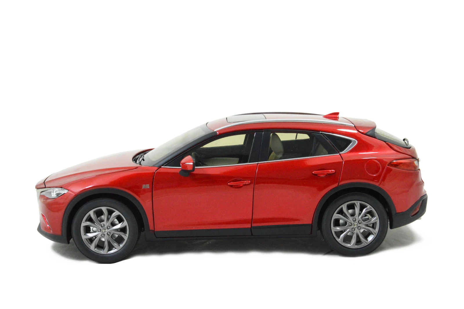 Paudi модель 1/18 1:18 Масштаб Mazda кроссовер купе CX-4 Красный литой под давлением модель автомобиля игрушка открываются двери