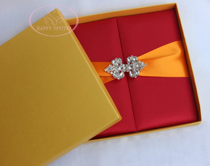 HI2003-124 Customzied Red Silk Folder Wedding Invitation with Gold Box