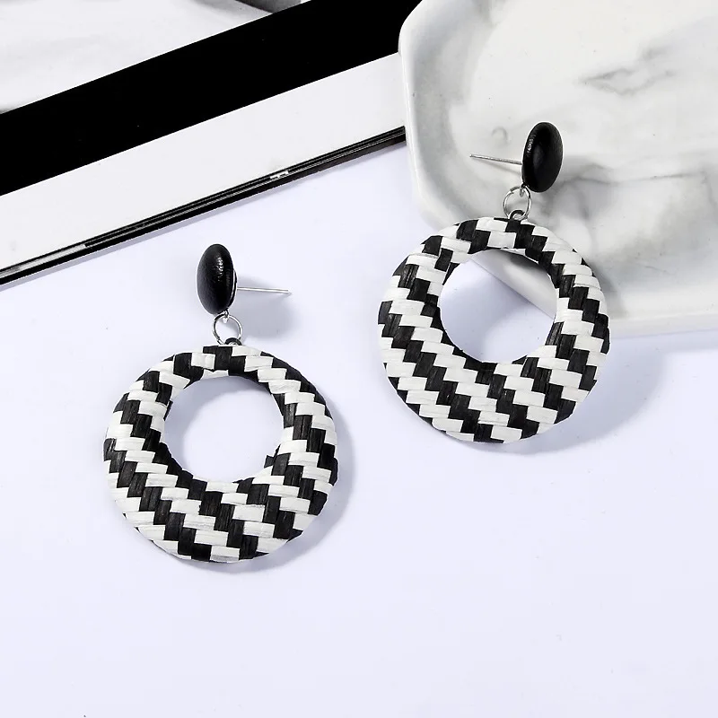 

QTWINDY Weave Women's Earrings 2019 Big Statement Round Geometric Drop Dangle Earring for Women Bohemian Fashion Jewelry