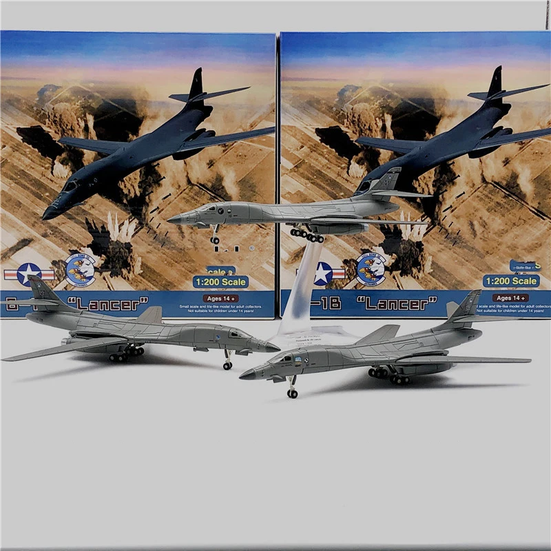 Modellino Aereo B-52H Stratofortress 1:200 &ndash; Diecast Lega, Bombardiere USA, Con Supporto