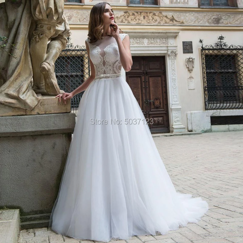 Strand EEN Line Trouwjurken Mouwloze O Hals Kant Applicaties Bruidsjurk Hof Trein Button Illusion Vestido De Noiva Custom Strand EEN Line Trouwjurken Mouwloze O Hals Kant Applicaties Bruidsjurk Hof Trein Button Illusion Vestido De Noiva Custom