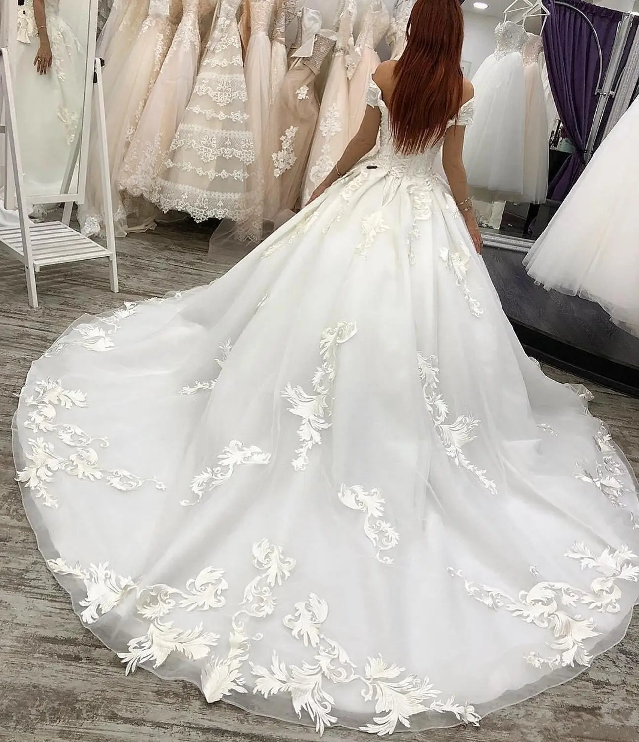 

Romantic luxury lace Wedding Dresses Ball Gown Appliques Garden Plus Size Bride Dress Princess Wedding gown with long tain