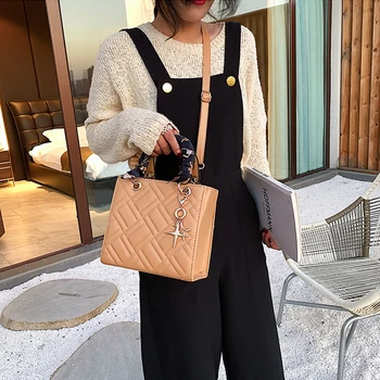 

Fashion Quilted Totes Female Top-handle Crossbody Bags For Women Star Pendant Shoulder Bags Luxury PU Leather Women Handbags New