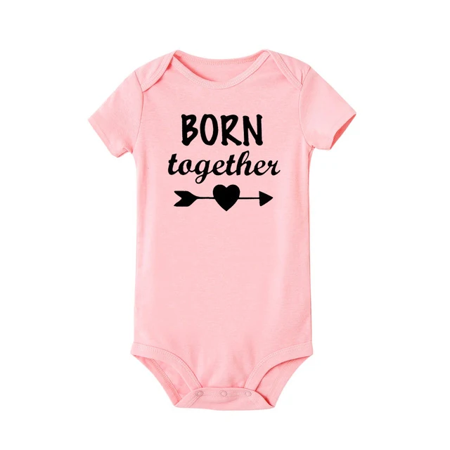 Детский летний комбинезон с короткими рукавами и надписью «Born Together and Friends Forever»; боди для близнецов; комбинезон для малышей; повседневный комбинезон