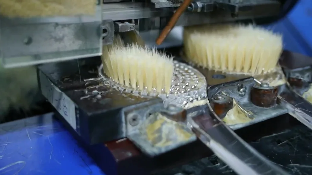 В настоящее время доступна настраиваемая Мужская Борода кормящих модели по уходу набор борода щетка для бритья резка щетка для бритья расческа моделирование Amazon