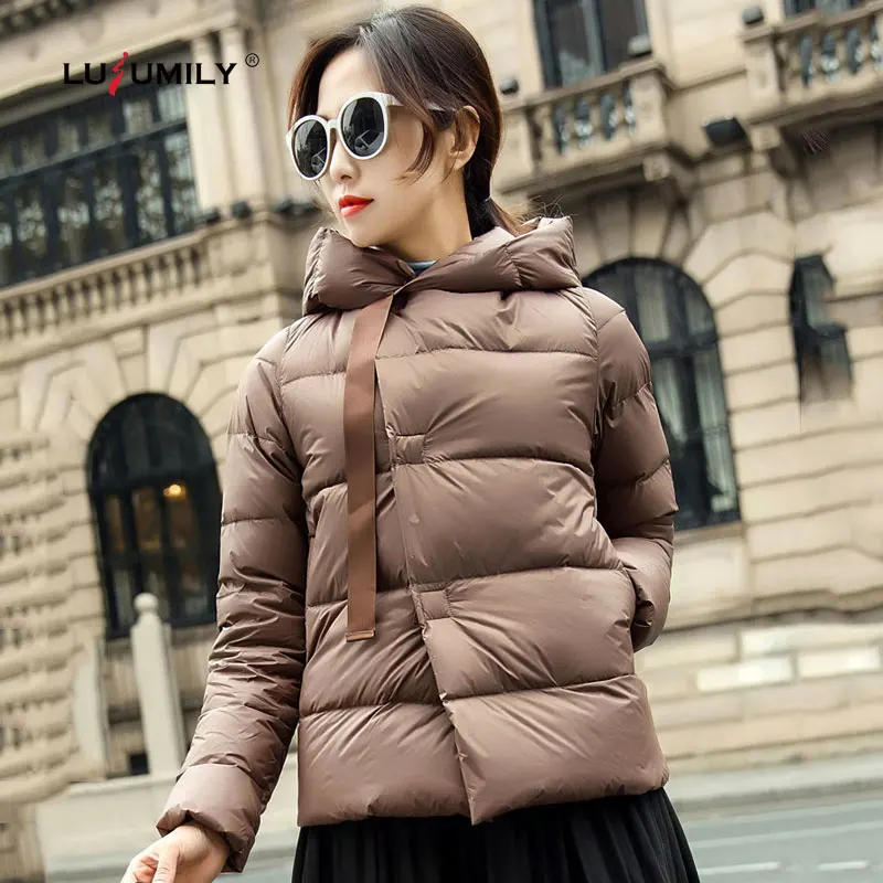 

Lusumily Casual Winter Short Down Jackets Women Ultra Light White Duck Down Parka Female Loose Snow Coat Warm Hooded Overcoat