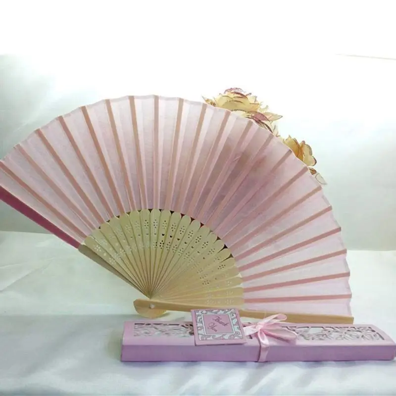 Бамбуковая ткань ручной вентилятор, твердый вентилятор с подарочной коробкой, Свадебный китайский бамбуковый тканевый ручной вентилятор Свадебные сувениры для гостей подарки
