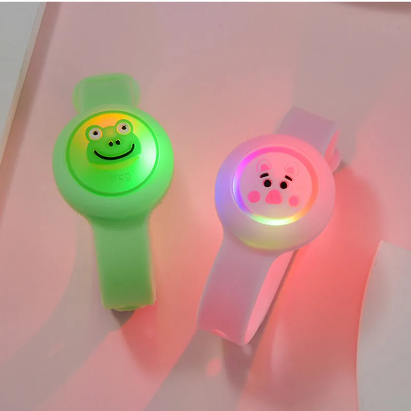 Fashion New LED Colorful Flash Bracelet Silicone Wrist Band Animal Cartoon Luminous Bracelet Children's Boy girl gift bracelet afbeelding