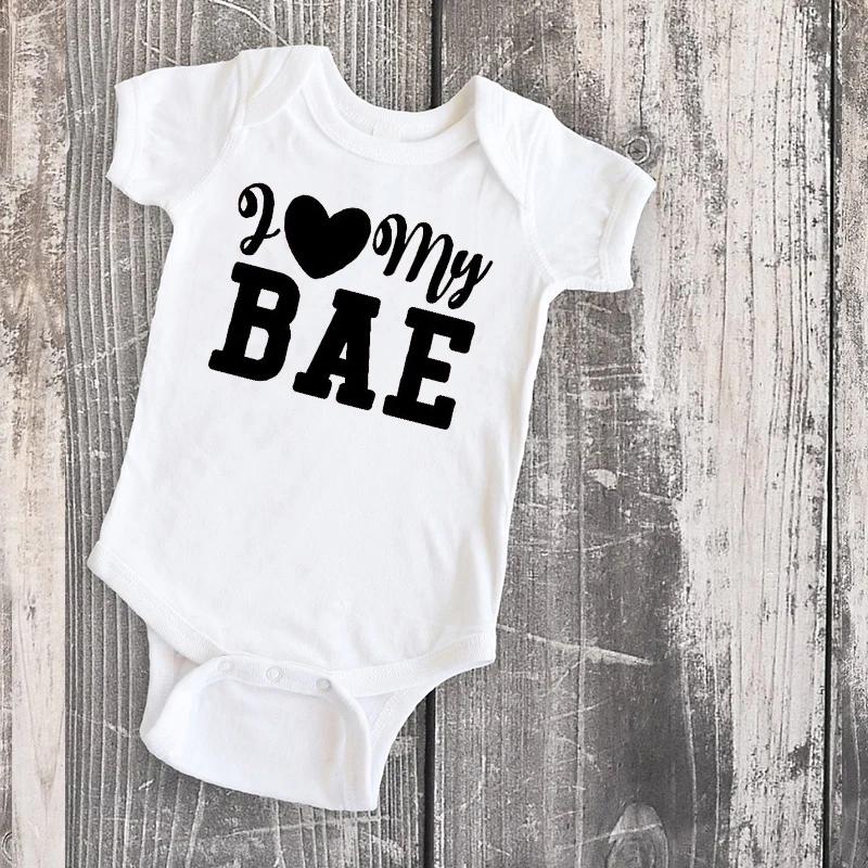 Одежда для мамы и дочки; одинаковые комплекты; топы с принтом «family Love My Bae»; футболки для малышей; Одинаковая одежда для мамы и сына