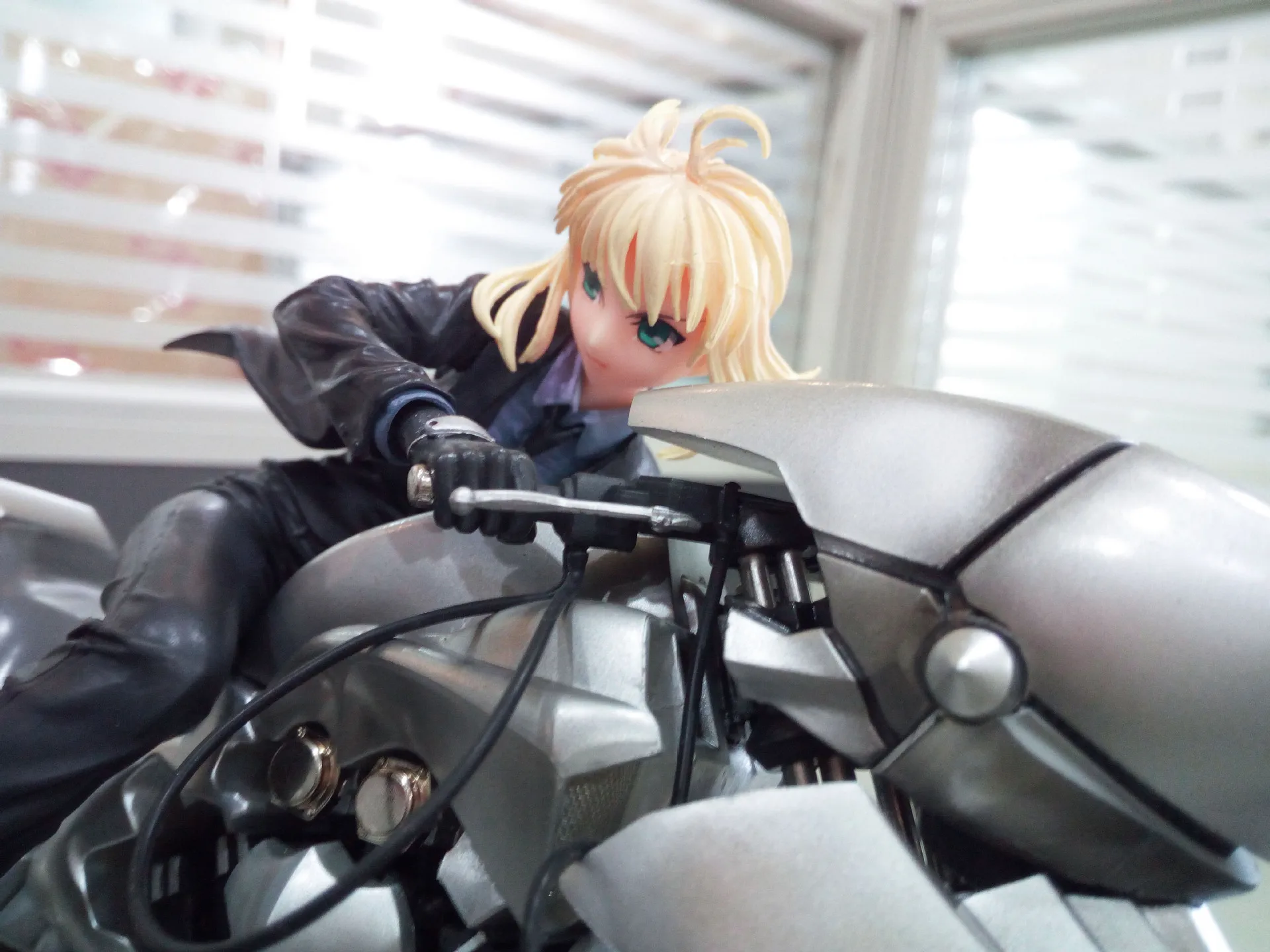 Диффузный динамический квадрат аниме Fate/SABER Destiny Ночной костюм боснийский Бар Гараж Комплект мотоцикл машина в штучной упаковке модель