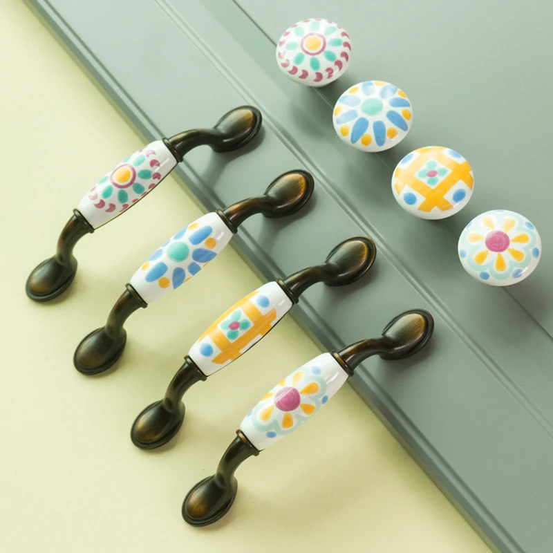 Керамическая ручка для детской двери шкафа высота 76 мм (с винтами)|Ручки шкафа| |