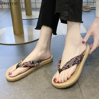 

2019 summer new wild lightweight women's flip-flops Korean fashion flat casual beach sandals and slippers