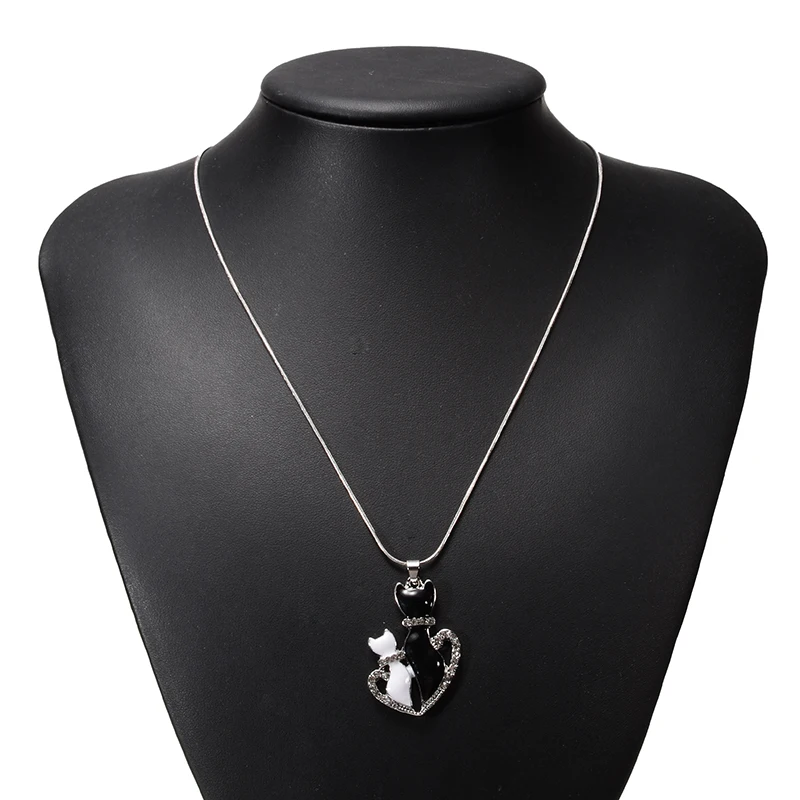 Shellhard Lovely Pet Chain Necklaces Charms Crystal Black And White Cat Love Heart Pendant Necklace For Women Jewelry Kolye