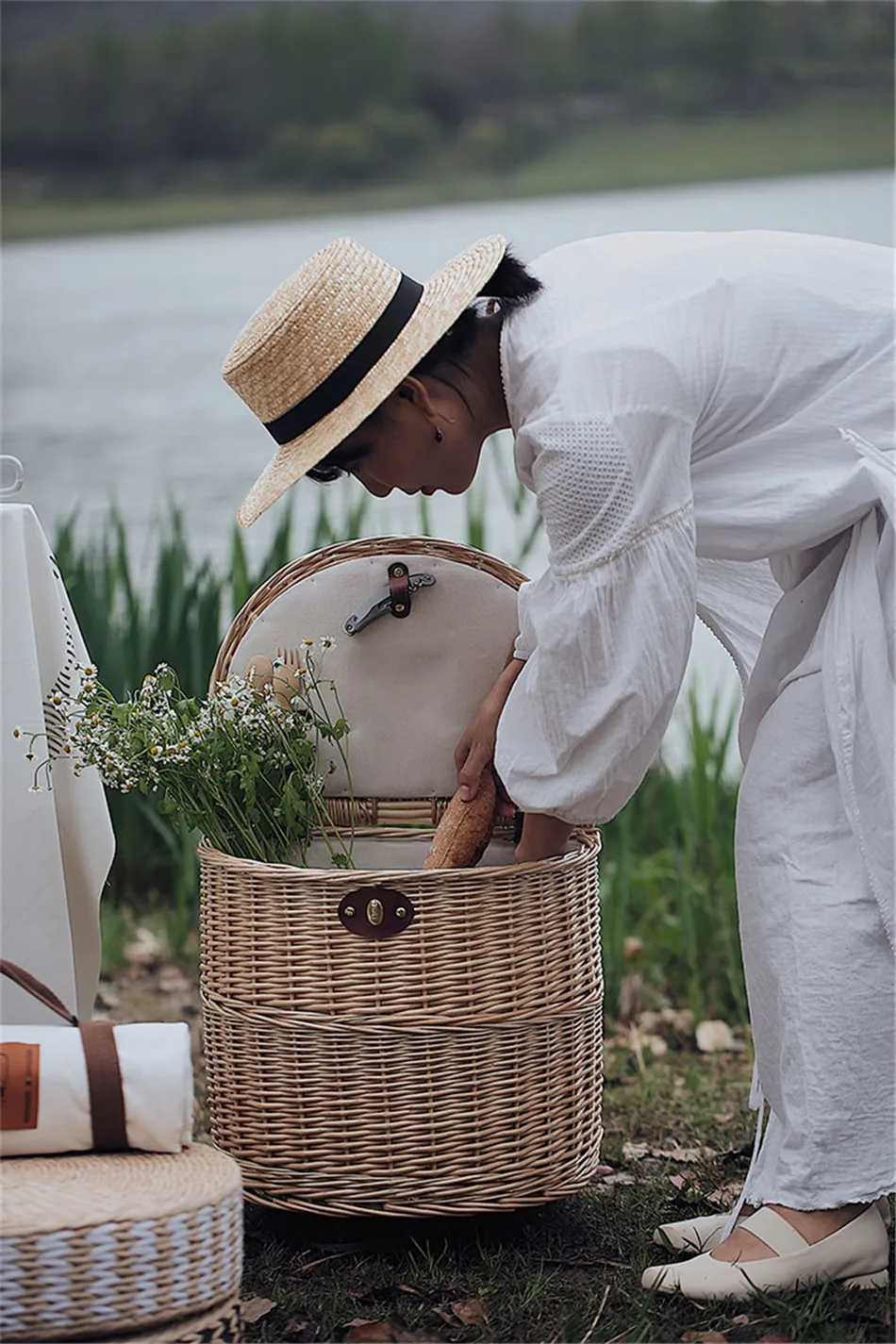 Rattan Trolley Picnic Basket Natural Wicker Weaving Lunch Baskets Wheels Family Outing Trip Picnic Bento Storage High Capacity
