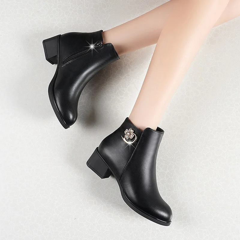 

2019 Autumn And Winter New Style Middle-aged Semi-high Heeled Shoes Soft Bottom Short Boots Chunky Heel plus Velvet Martin Boots