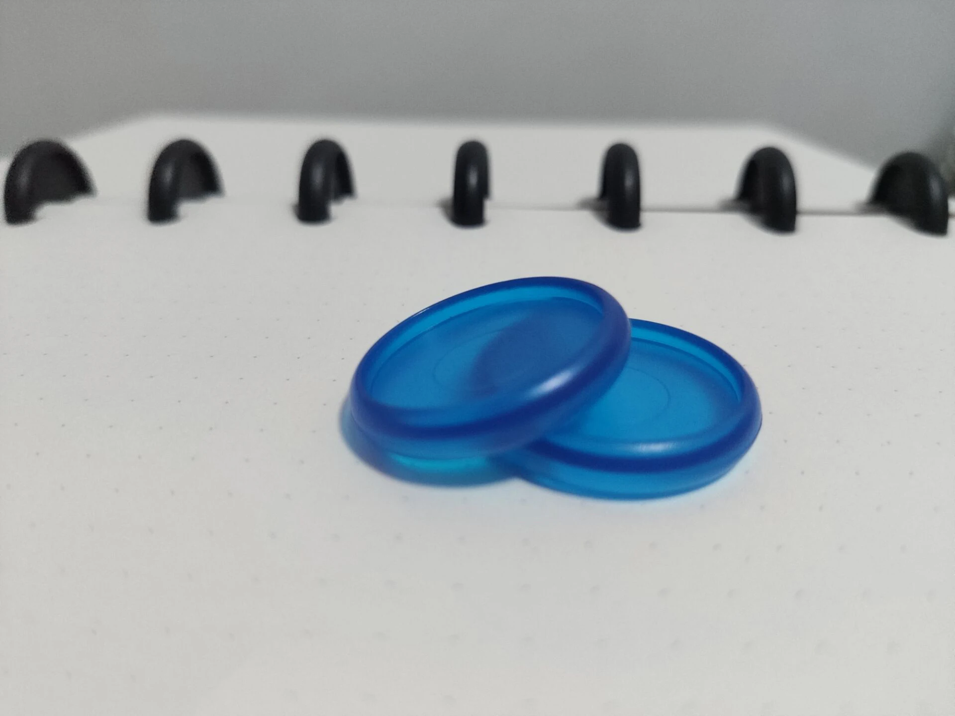 blue 28mm 18/24/28 мм Цветной гриб отверстие диск дуги лампы в форме свечи узор диск-переплета Office с отрывными листами зажимное кольцо блокнот связующего диски пряжки - Цвет: blue 28mm