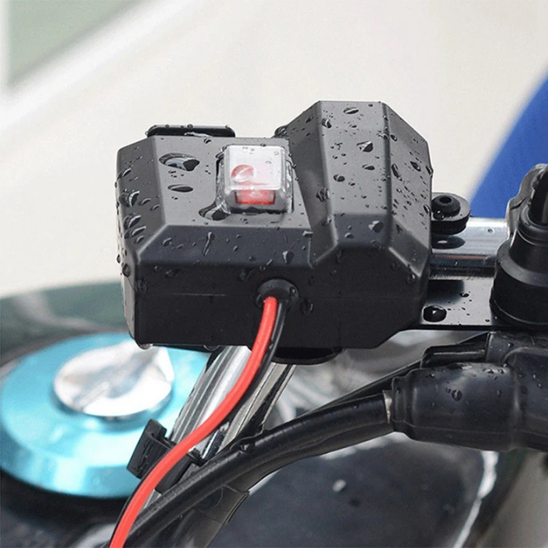 Зарядное устройство для мотоцикла 5V 2.1A выход два Usb порта и гнездо прикуривателя