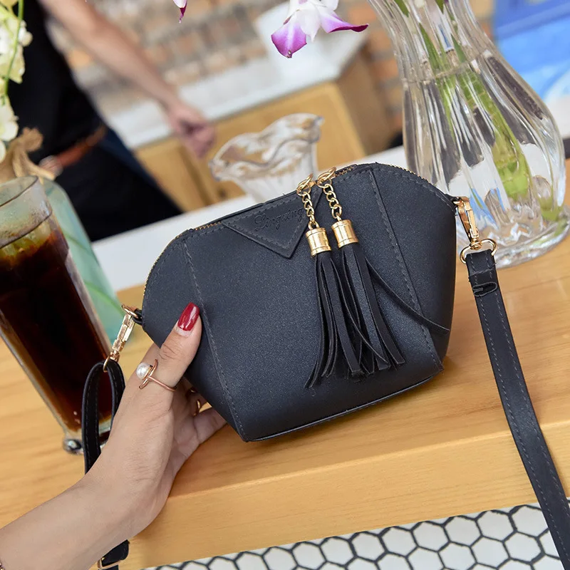

WOMEN'S Bag 2017 New Style Korean-style Pearly Lustre Shell Game Gold Tassels Shoulder Bag Oblique Small