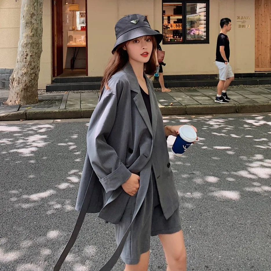 

Photo Shoot in Elegant Ol Double Breasted Side Lace-up Waist Hugging Suit Coat Women's High-waisted Wide-Leg Shorts Gray Suit