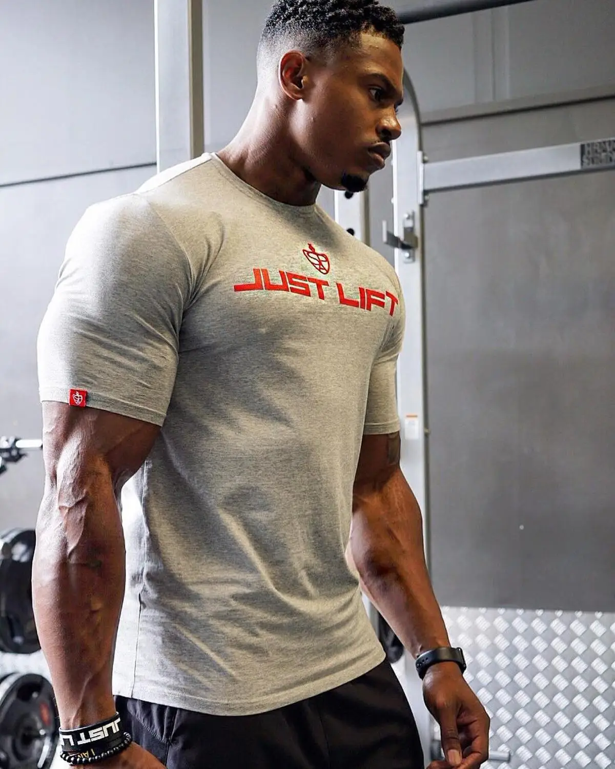 

Muscle European and American brothers summer new sports casual short-sleeved men's sweat-absorbent breathable sports t-shirt